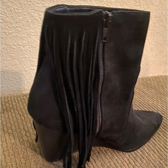 Carlos Santana , black point toe angle boot! With fringe, super cute. - Picture 4 of 6